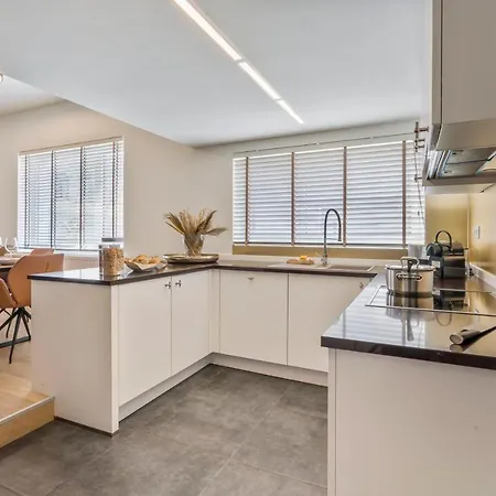 Vakantiehuis Sersea - Spacious House In With Garage
